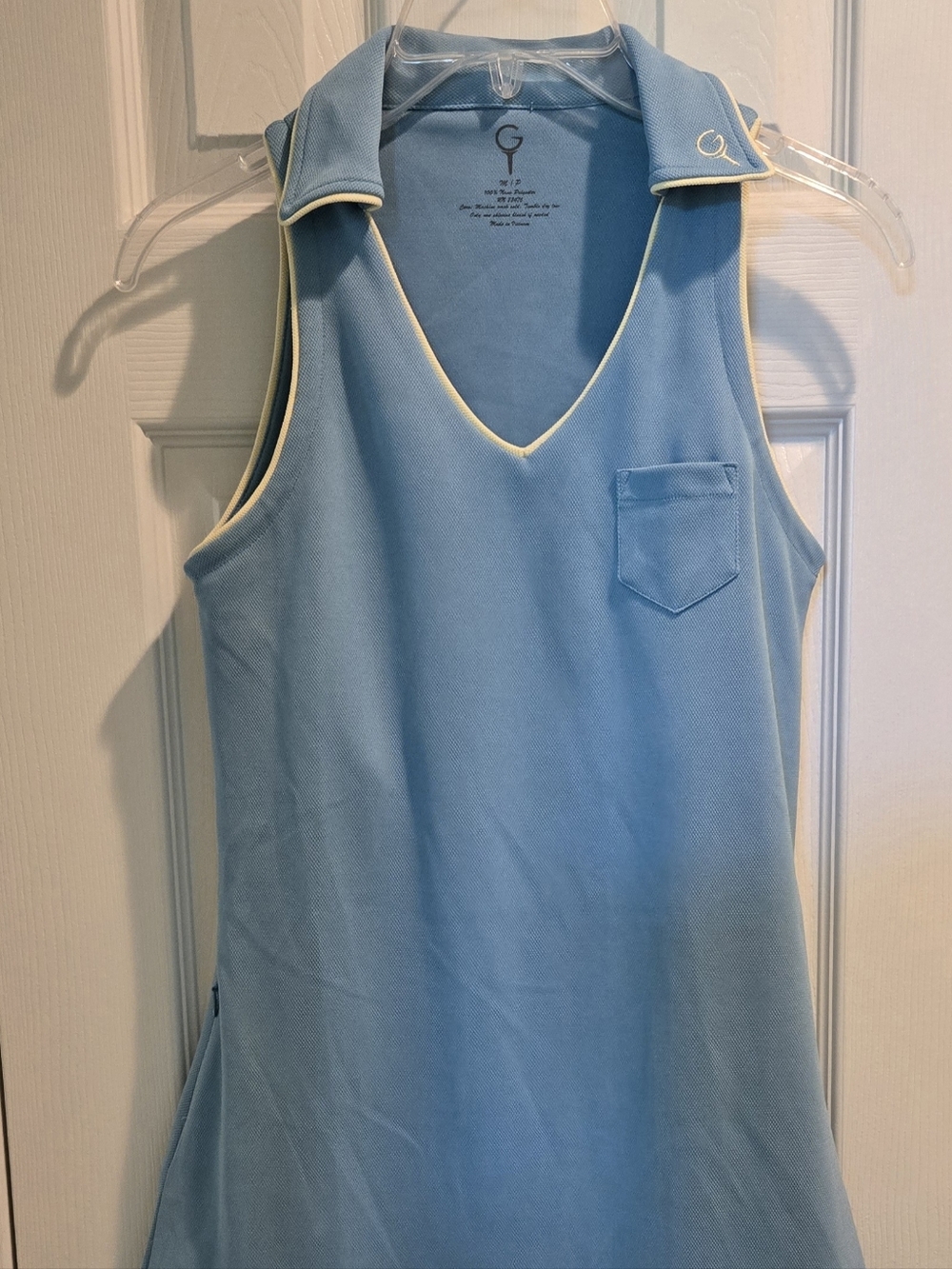 Light Blue Sleeveless V-Neck Golf Shift Dress with Yellow Piping Trim